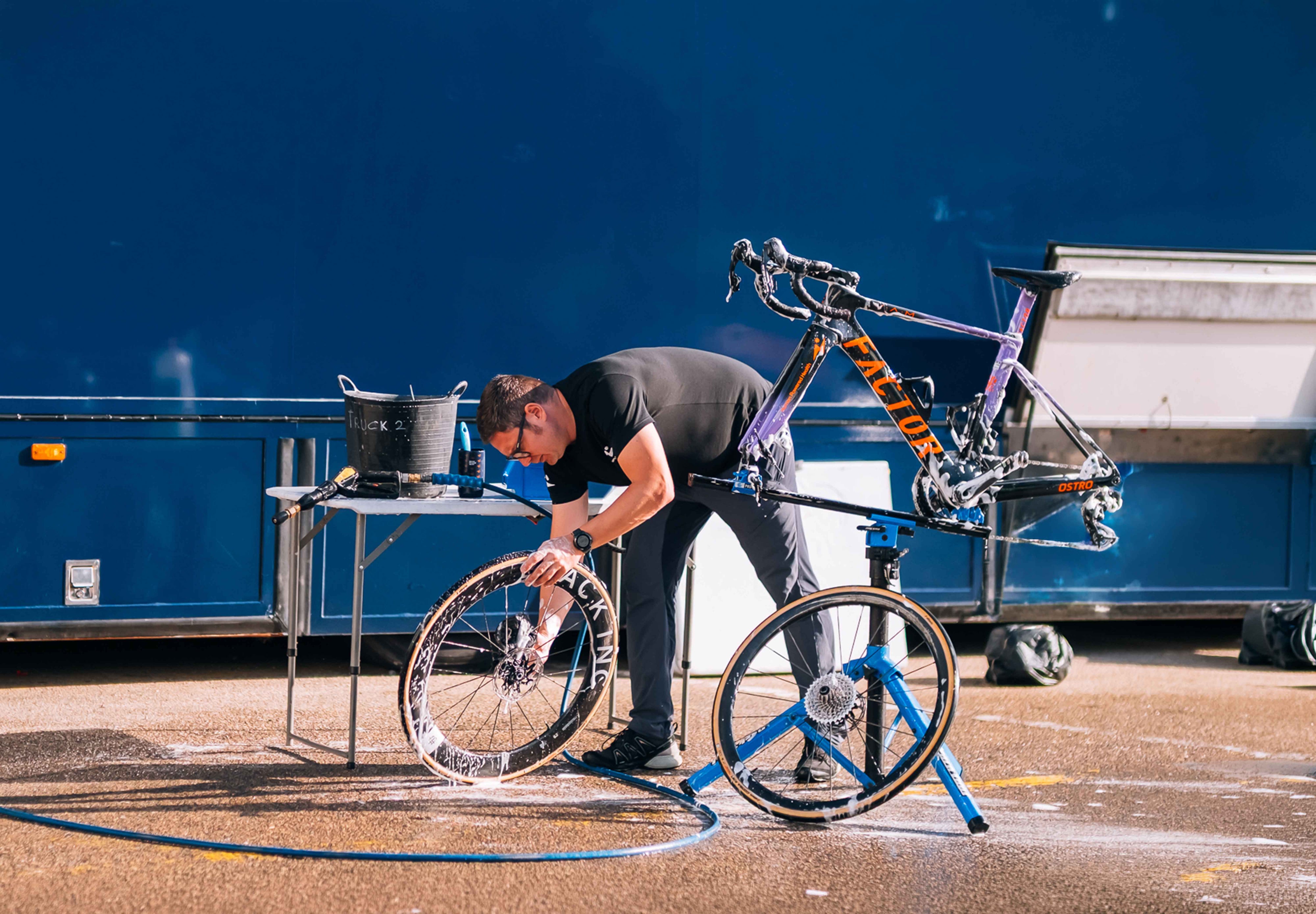 How To Clean Your Bike Like A Pro Mechanic